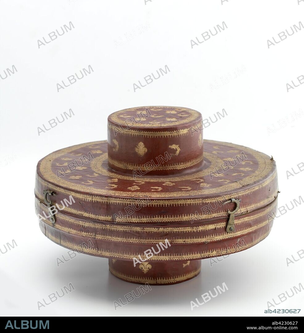 ANÓNIMO. Anónimo / 'Estuche para dos salvillas de lapislázuli'. Siglo XVII. Cuero, Madera, Metal, Tela.