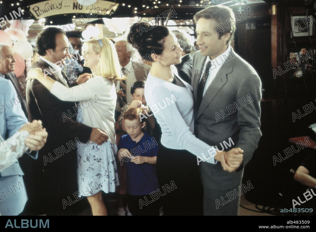 DAVID DUCHOVNY and MINNIE DRIVER in RETURN TO ME, 2000, directed by BONNIE HUNT. Copyright M.G.M / HELECERMANAS-BENGE, CHRIS.