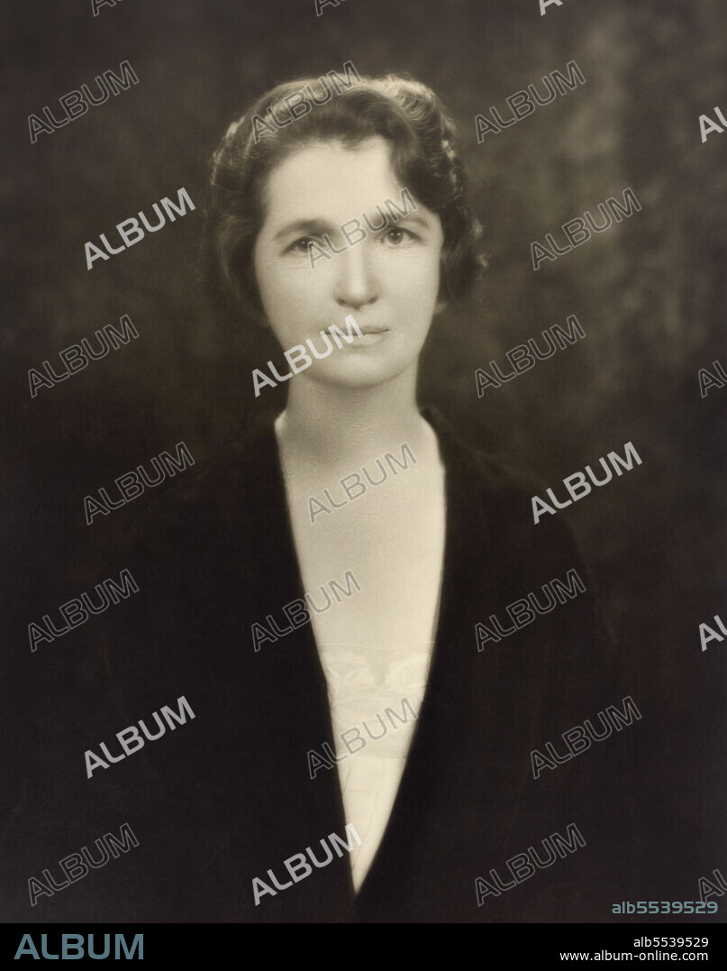 Margaret Sanger (1879-1966), American Birth Control Activist, Sex Educator and Nurse, head and shoulders Portrait, Ira L. Hill, 1917.