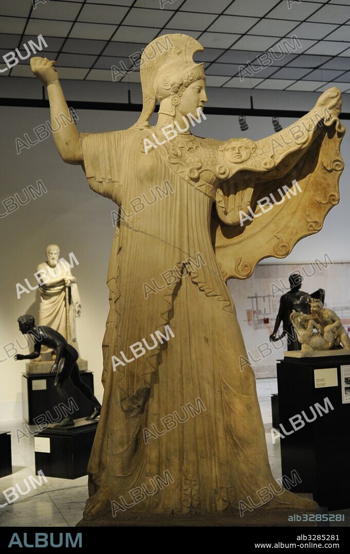 Estatua de Atenea Promakhos. Tercer cuarto del siglo I a. C. Mármol. Tablinum. Villa de los Papiros, Herculano. Museo Arqueológico Nacional. Nápoles. Italia.