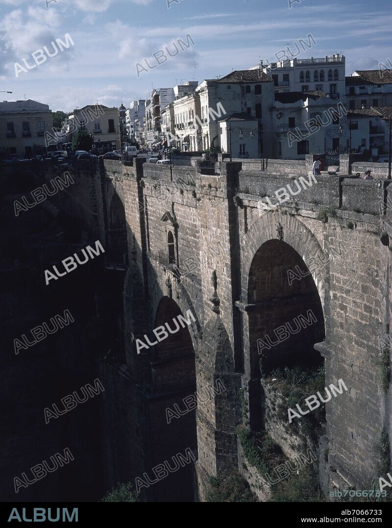 JOSE MARTIN ALDEHUELA. PUENTE NUEVO DE RONDA CONSTRUIDO ENTRE 1759 Y 1793 PARA SALVAR EL TAJO DE RONDA GARGANTA EXCAVADA POR EL RIO GUADALEVIN.