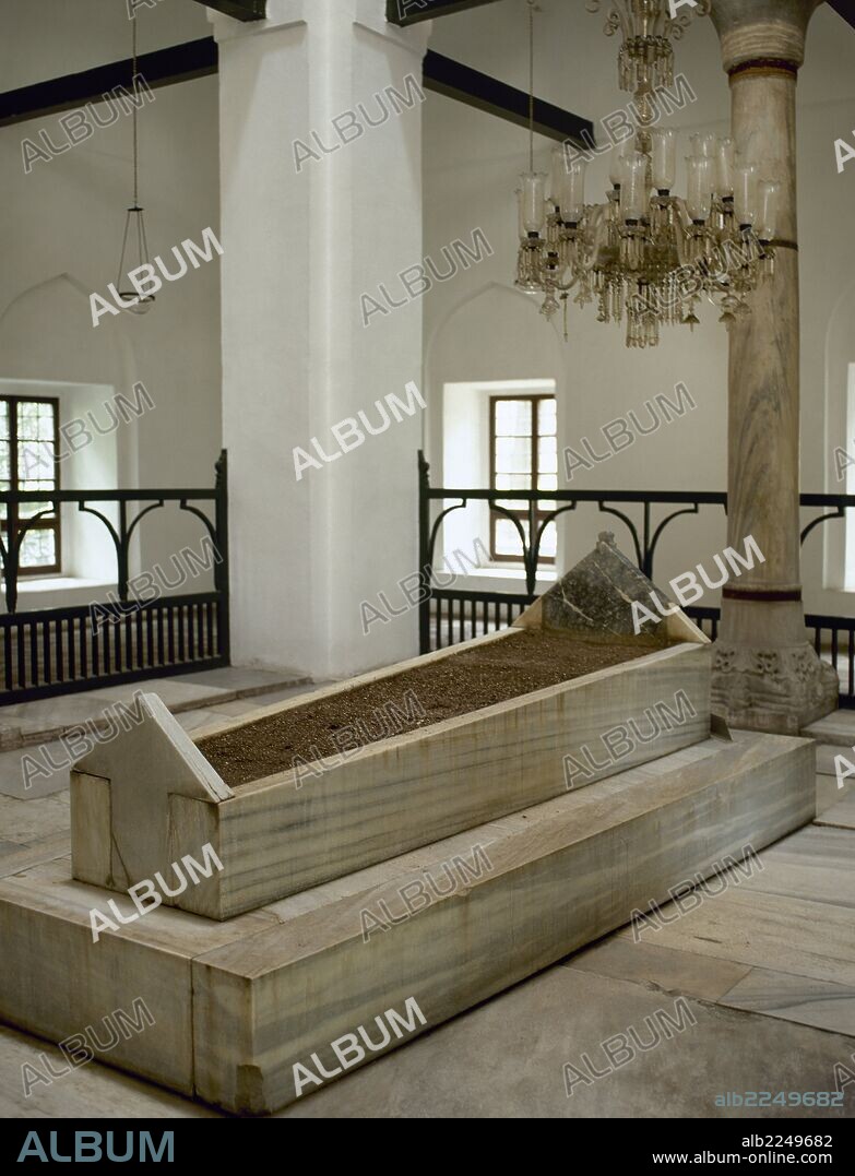 ARTE ISLAMICO-ESTILO OTOMANO. TURQUIA. MAUSOLEO DEL SULTAN MURAT II. Fechado hacia el 1451. Cementerio de Muradiye Camii. BURSA.