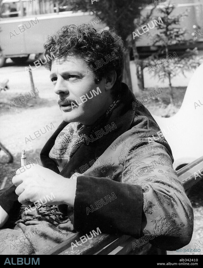 MARCELLO MASTROIANNI en DIVORCIO A LA ITALIANA, 1961 (DIVORZIO ALL'ITALIANA), dirigida por PIETRO GERMI. Copyright LUX FILM.