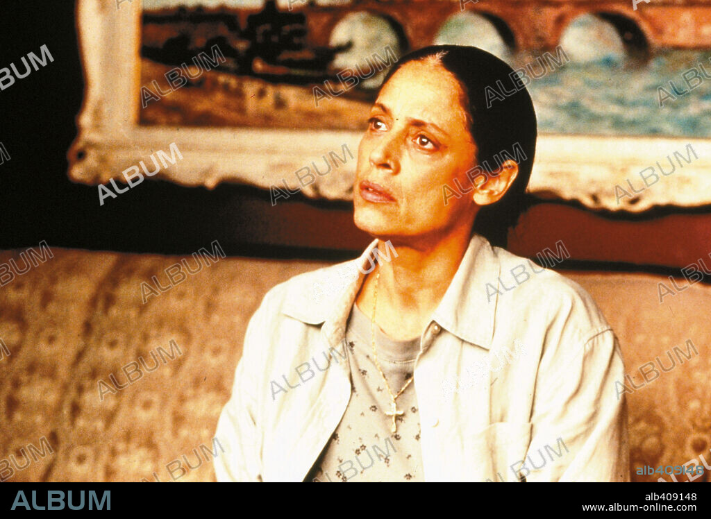 SONIA BRAGA in ANGEL EYES, 2001, directed by LUIS MANDOKI. Copyright ANGEL EYES PRODUCTIONS/FRANCHISE PICTURES/MORGAN CREEK PRODU.