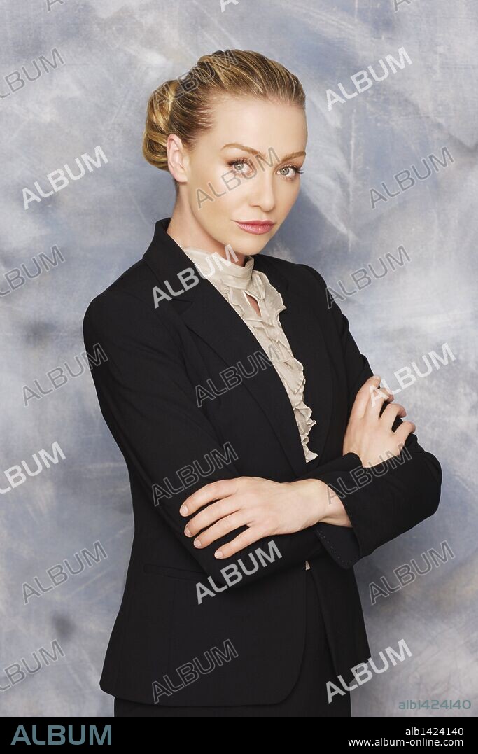PORTIA DE ROSSI en BETTER OFF TED-TV, 2009. Copyright 20TH CENTURY FOX.