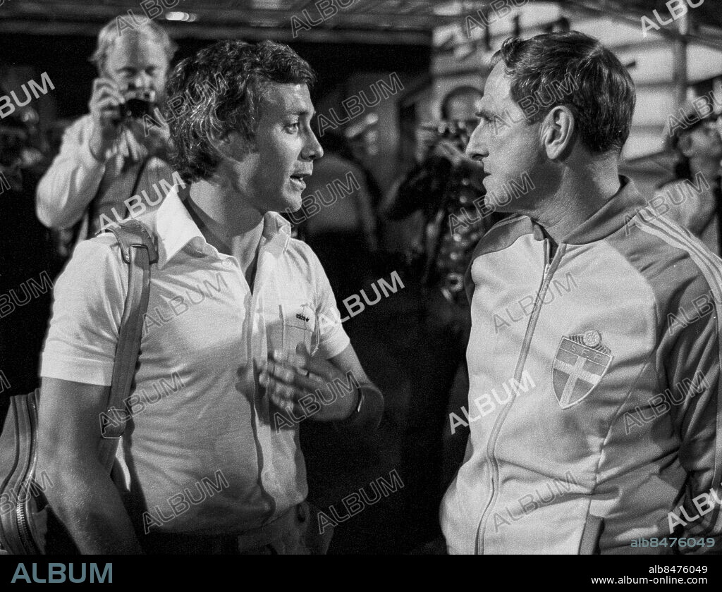 Köpenhamn 1978-08-16. Ove Kindvall som expertkomentator efter en match mot Danmark tillsammans med förbundskaptenen Georg "Åby" Ericson . Foto: Torbjörn Andersson / EXP / TT / Kod: 4 . ** AFTONBLADET OUT **.