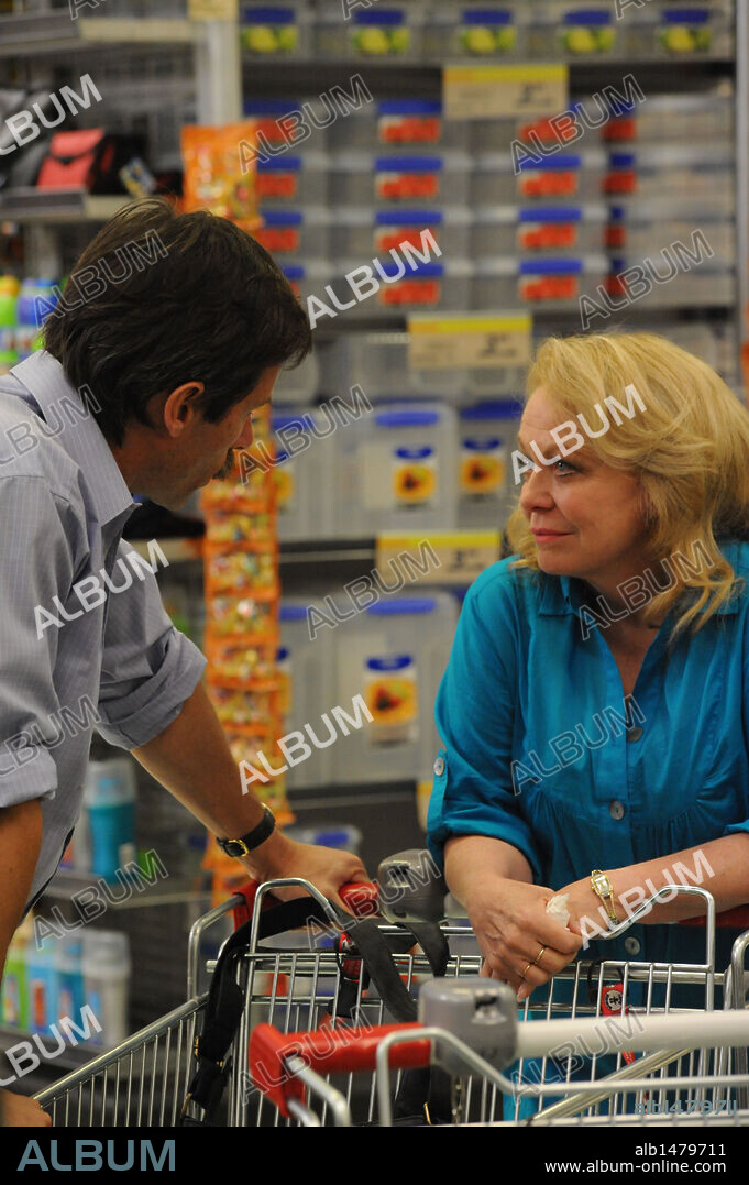 GUY PEARCE and JACKI WEAVER in ANIMAL KINGDOM, 2010, directed by DAVID MICHOD. Copyright PORCHLIGHT FILMS/SCREEN AUSTRALIA / MOTT, TONY.