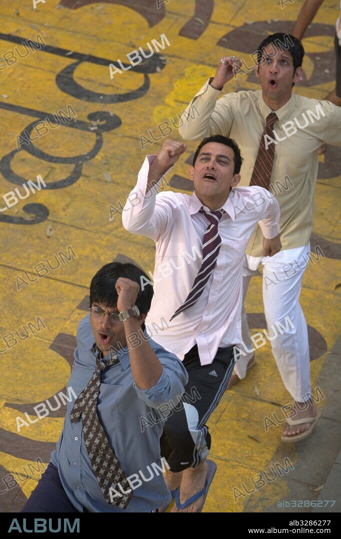 AAMIR KHAN, R. MADHAVAN and SHARMAN JOSHI in 3 IDIOTS, 2009, directed by RAJKUMAR HIRANI. Copyright EROS INTERNATIONAL MEDIA.