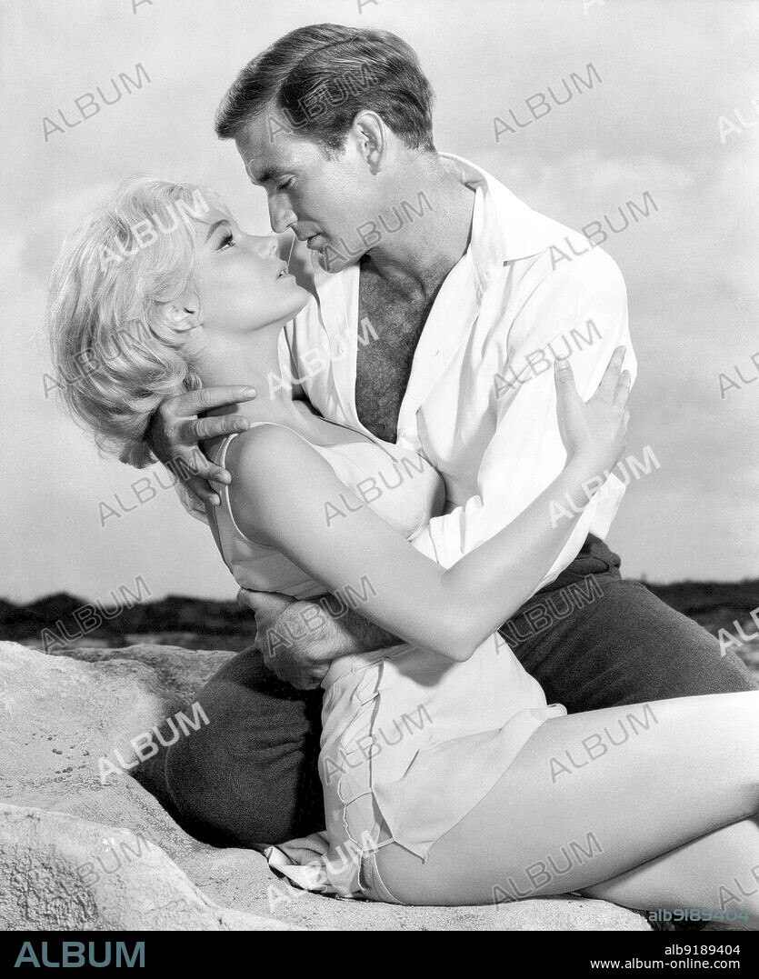 ROD TAYLOR and YVETTE MIMIEUX in THE TIME MACHINE, 1960, directed by GEORGE PAL. Copyright M.G.M.