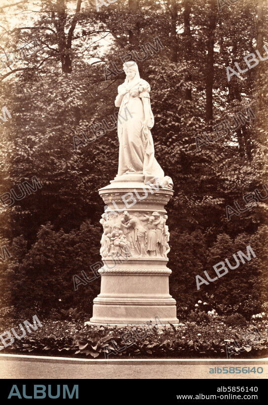 UNKNOWN PHOTOGRAPHER. Memorial of the Queen Luise Mecklenburg-Strelitz (1776-1810), queen of Prussia. Ca. 1885.