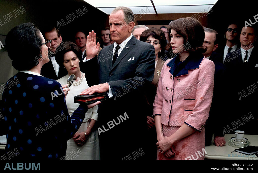 KIM ALLEN, MARY RACHEL DUDLEY et WOODY HARRELSON dans LBJ, 2016, réalisé par ROB REINER. Copyright Acacia Filmed Entertainment / Castle Rock Entertainment.
