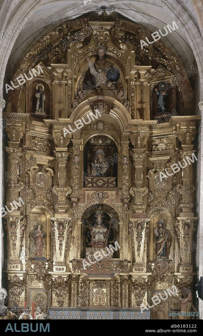 ANTONIO JOSE DE CARVAJAL. RETABLO DE SAN PEDRO (1722) BARROCO SIGLO XVIII - RESTAURADO Y DORADO EN 1758 POR JOSE FERNANDEZ DEL HIERRO.