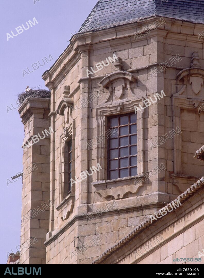 ALBERTO DE CHURRIGUERA. DET- TAMBOR OCTOGONAL DE LA CUPULA - S XVIII - FOTO AÑOS 90.