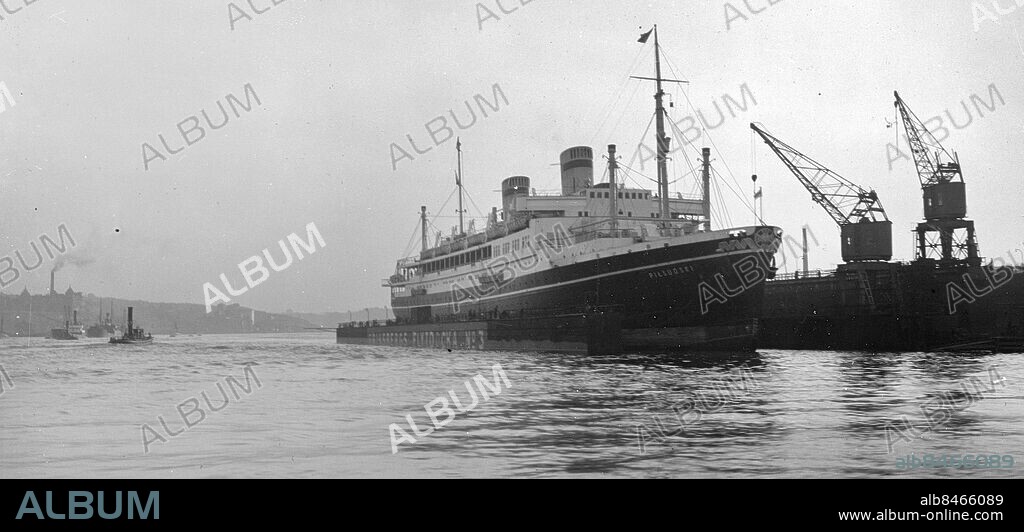 GÖTEBORG 1936-03-23.. Pilsudski ligger här i Eriksbergs flytdocka. *** Local Caption *** GT Låda 1936-mars-02 Foto: Kamerareportage / TT / Kod: 2524.
