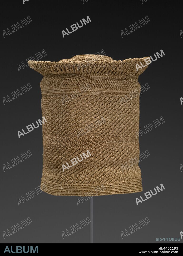 chief's hat; (botolo), Mongo, 1880-1900, fiber (twined raffia), bark, 8 x 7 x 7 in., Textile and Fashion Arts.