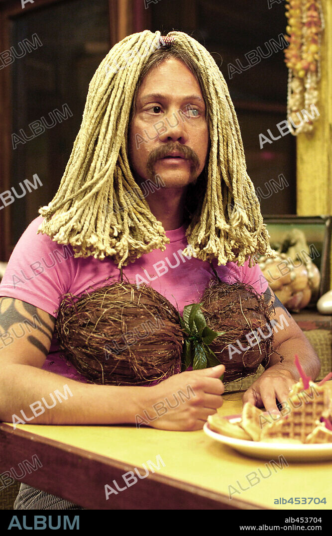 ROB SCHNEIDER en 50 PRIMERAS CITAS, 2004 (50 FIRST DATES), dirigida por PETER SEGAL. Copyright COLUMBIA PICTURES / MICHAELS, DARREN.