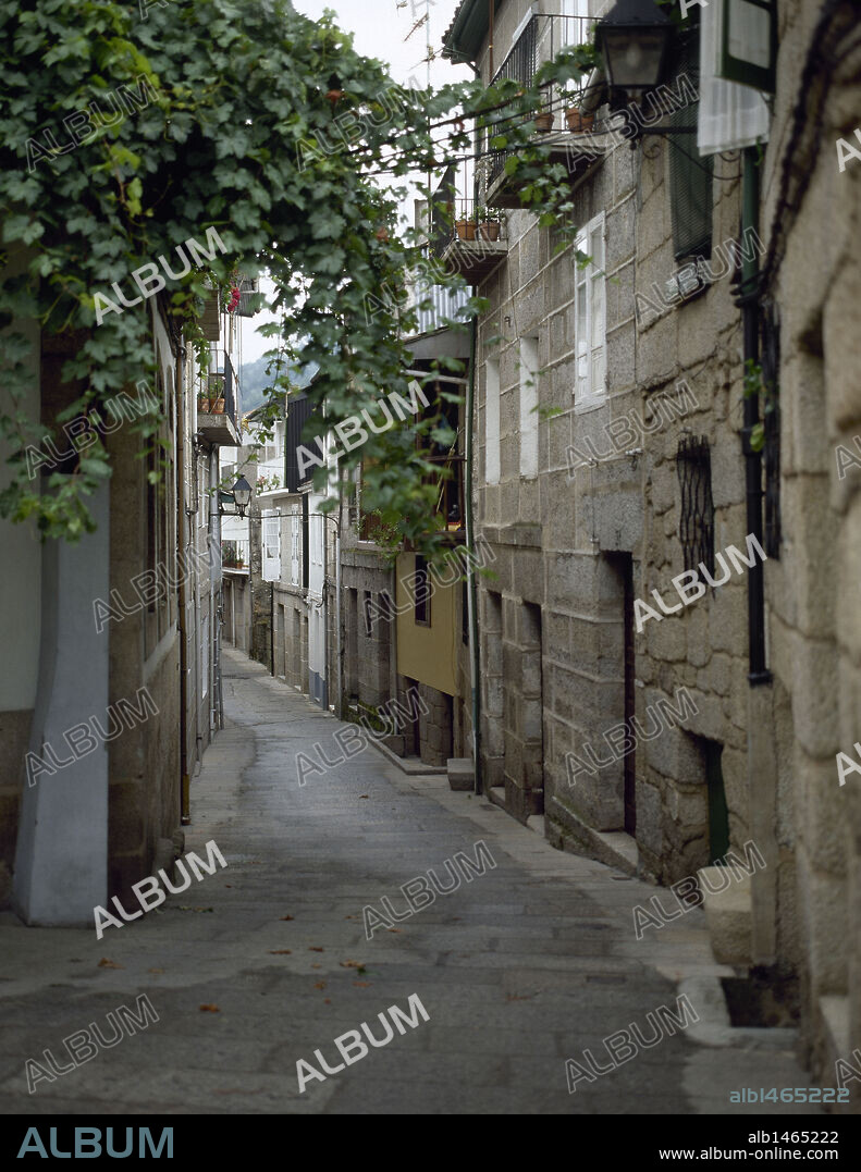 GALICIA. RIBADAVIA. Vista de una calle del BARRIO JUDIO de la localidad (s. XII-XVI). La población judía tuvo aquí gran protagonismo y son muchas las tradiciones que de ellos todavía se conservan. Provincia de Orense. España.