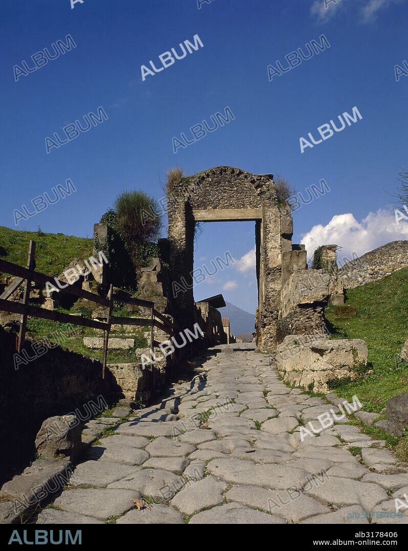 Pompeii. Nocera Gate (4th century BC) and Via Nocera. La Campania. Italy.