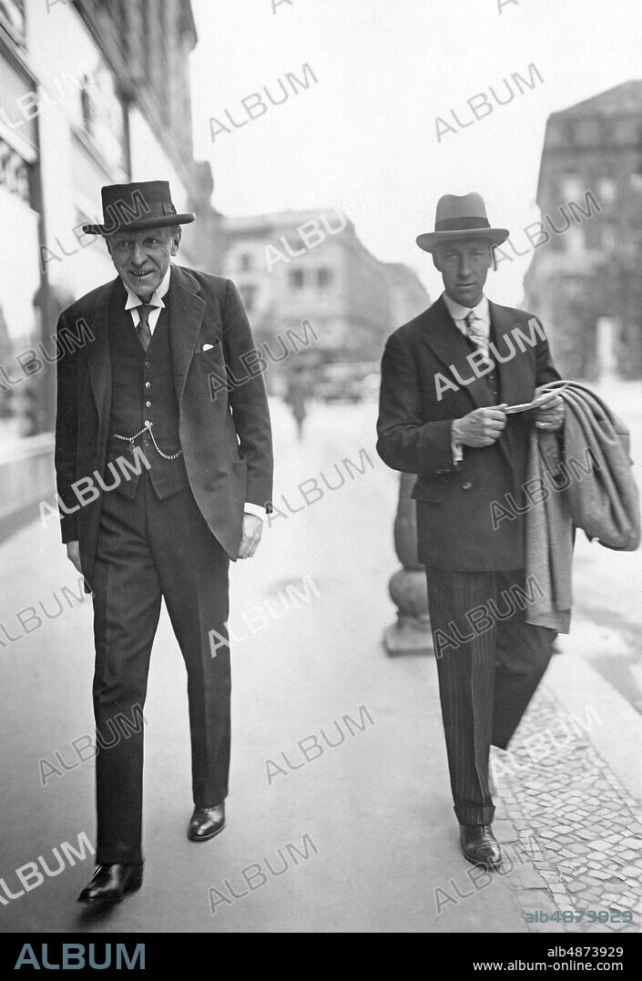 BERLIN 1929-06-04. Orig. caption ... LORD ROBERT CECIL IN BERLIN! The English champion of the idea of the League of Nations, Lord Robert Cecil, met in Berlin to give a lecture on "disarmament". Picture shows: Lord Robert Cecil on a walk in Berlin. Original caption ... LORD ROBERT CECIL RECEIVED THE PEACE AWARD. The Nobel Committee of the Norwegian Storting has decided to award the viscount Cecil of Chelwood / formerly known as Lord Robert Cecil / 1937 Peace Prize. -We show here a picture of Lord Cecil. Photo: P & A Photos / AB text & Bilder / SVT / code: 5600 BAF499 sv / v copy Note. Nobel Peace Prize 1937 Disarmament issue persons: ROBERT CECIL sites: GERMANY; UNITED KINGDOM *; BERLIN.