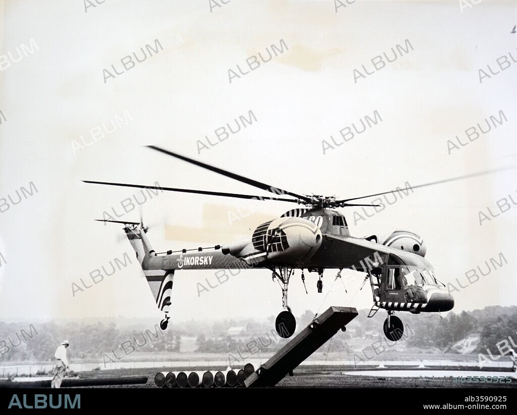 Photograph of a Sikorsky S-64 Skycrane, an American twin-engine heavy-lift helicopter. Dated 20th Century.
