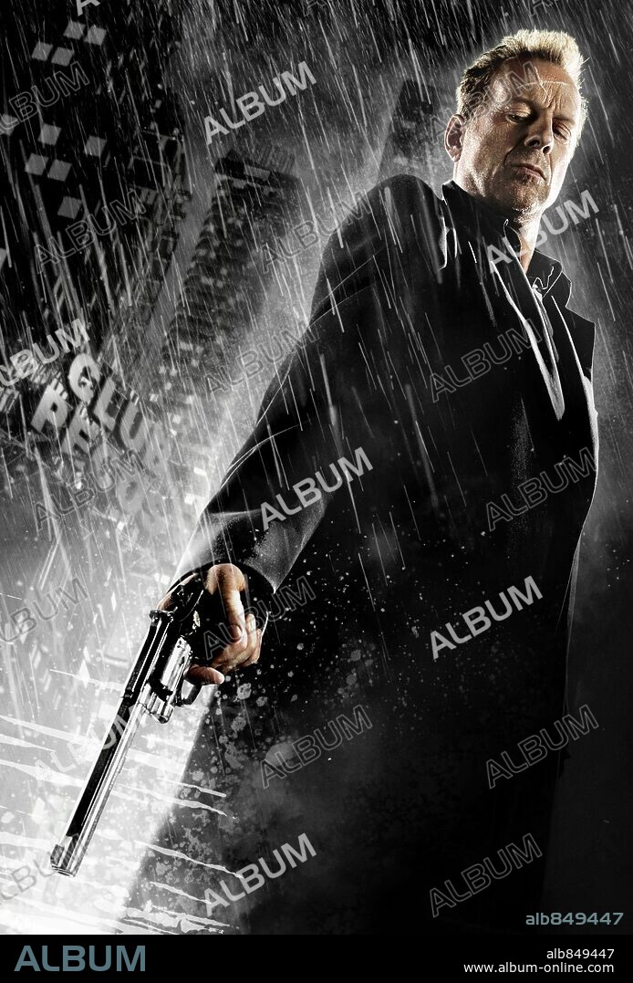 BRUCE WILLIS en SIN CITY: CIUDAD DEL PECADO, 2005 (SIN CITY), dirigida por FRANK MILLER y ROBERT RODRIGUEZ. Copyright DIMENSION FILMS.