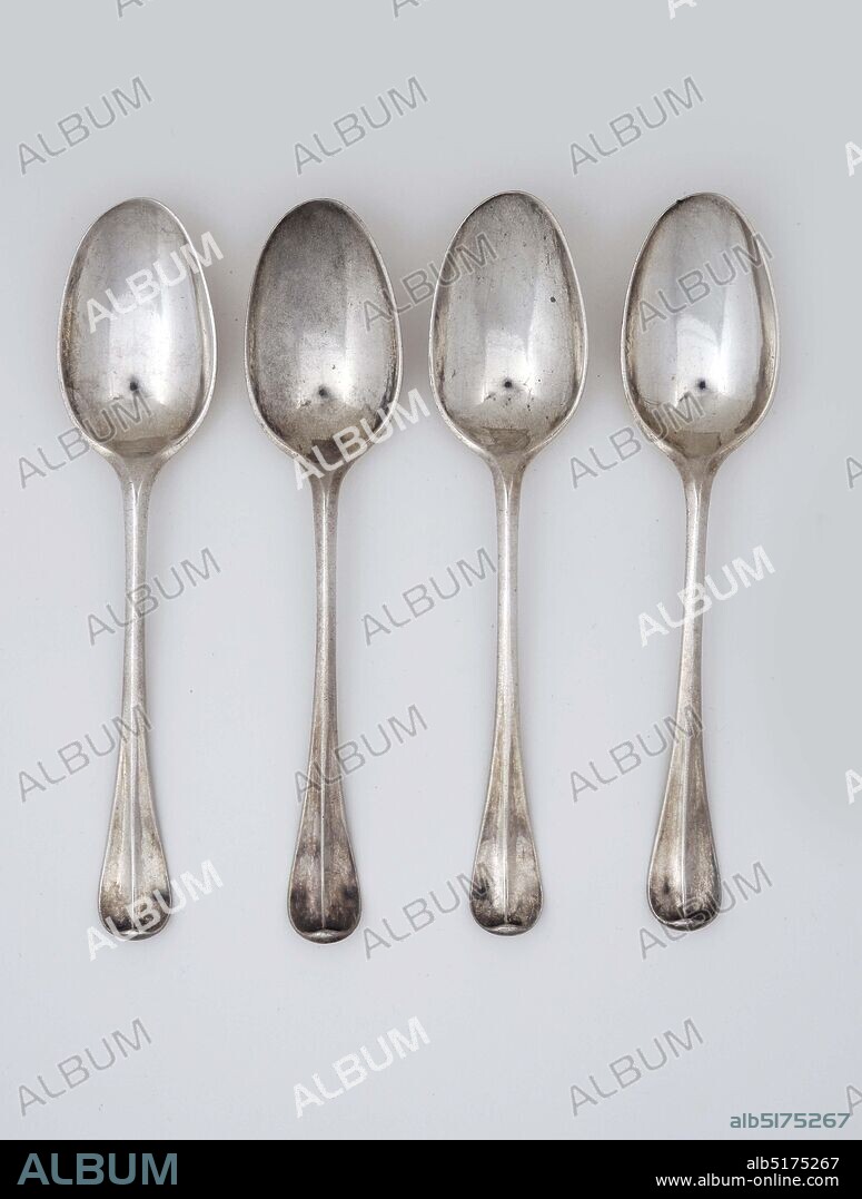Jacob Fortman, 1737, Set of four silver spoons with an oval bowl, with a praise at the bottom of the bowl. Edged stem with a so-called Hague praise at the stem end, 1972.