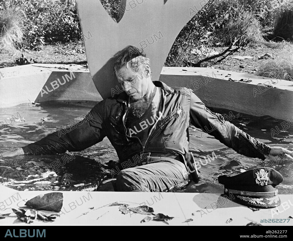 CHARLTON HESTON en EL ULTIMO HOMBRE VIVO, 1971 (THE OMEGA MAN), dirigida por BORIS SAGAL. Copyright WARNER BROTHERS.