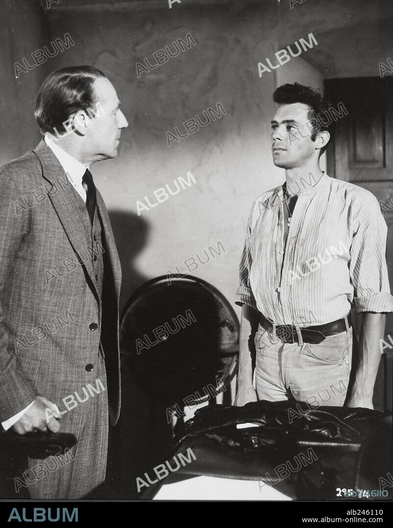 DIRK BOGARDE y MICHAEL HORDERN en EL JARDINERO ESPAÑOL, 1957 (THE SPANISH GARDENER), dirigida por PHILIP LEACOCK. Copyright RANK.