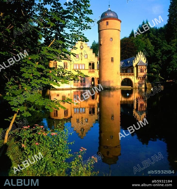Mespelbrunn Castle (Schloss Mespelbrunn). moated castle, built 15th/16th Century. Ancestral seat of the Echter family.- Mespelbrunn, Bavaria, Germany.- Photo.-.