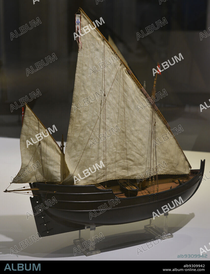 "Caravelao". Pequeña embarcación de vela latina, similar a la carabela pero de menor tamaño. Se utilizó principalmente como barco de apoyo. Maqueta. Museo de Marina. Lisboa. Portugal.