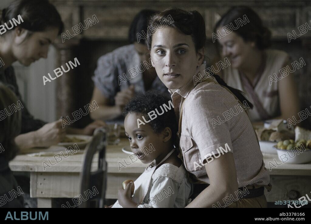 NAUSICAA BONNIN en LA LUZ DE ELNA, 2017 (LA LLUM D'ELNA), dirigida por SILVIA QUER. Copyright DESTINO FILMS / MORAY, IRENE.