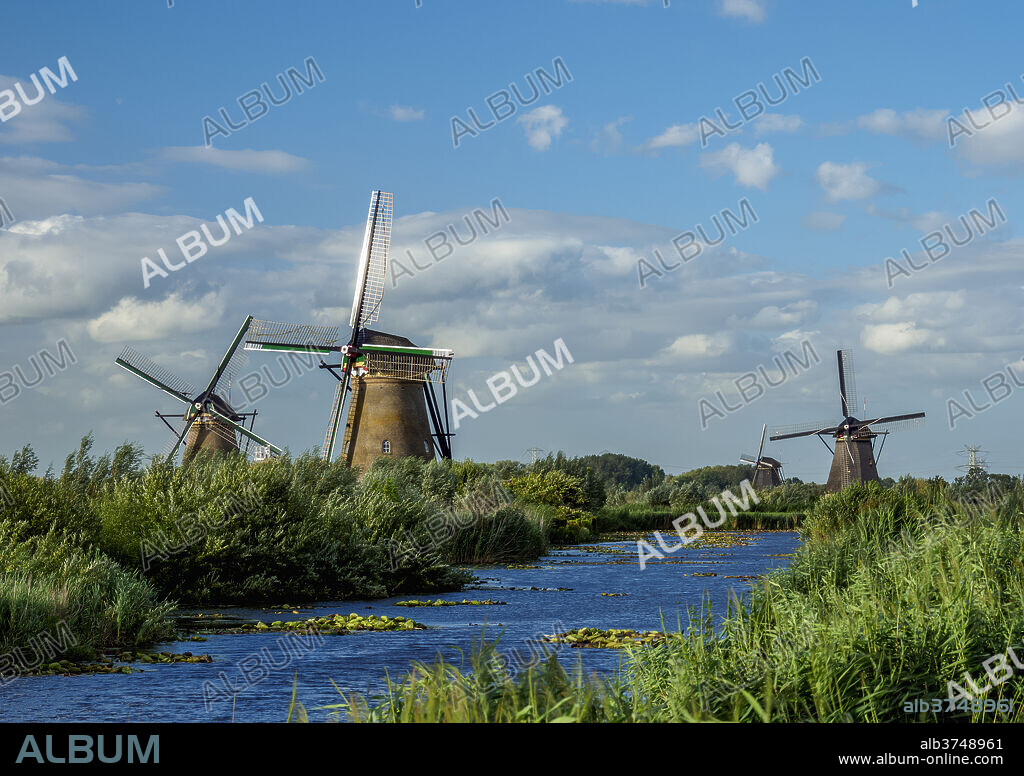 Windmills in Kinderdijk, UNESCO World Heritage Site, South Holland, The Netherlands, Europe.