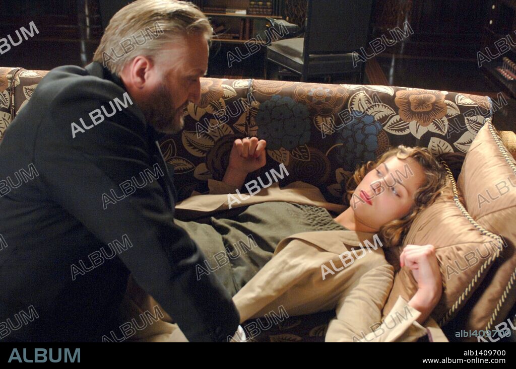 BERNARD-PIERRE DONNADIEU und NORA ARNEZEDER in FAUBOURG 36, 2008, unter der Regie von CHRISTOPHE BARRATIER. Copyright Blue skin productions/ constantin film produktion/ / BOULIN, JEREMIE.