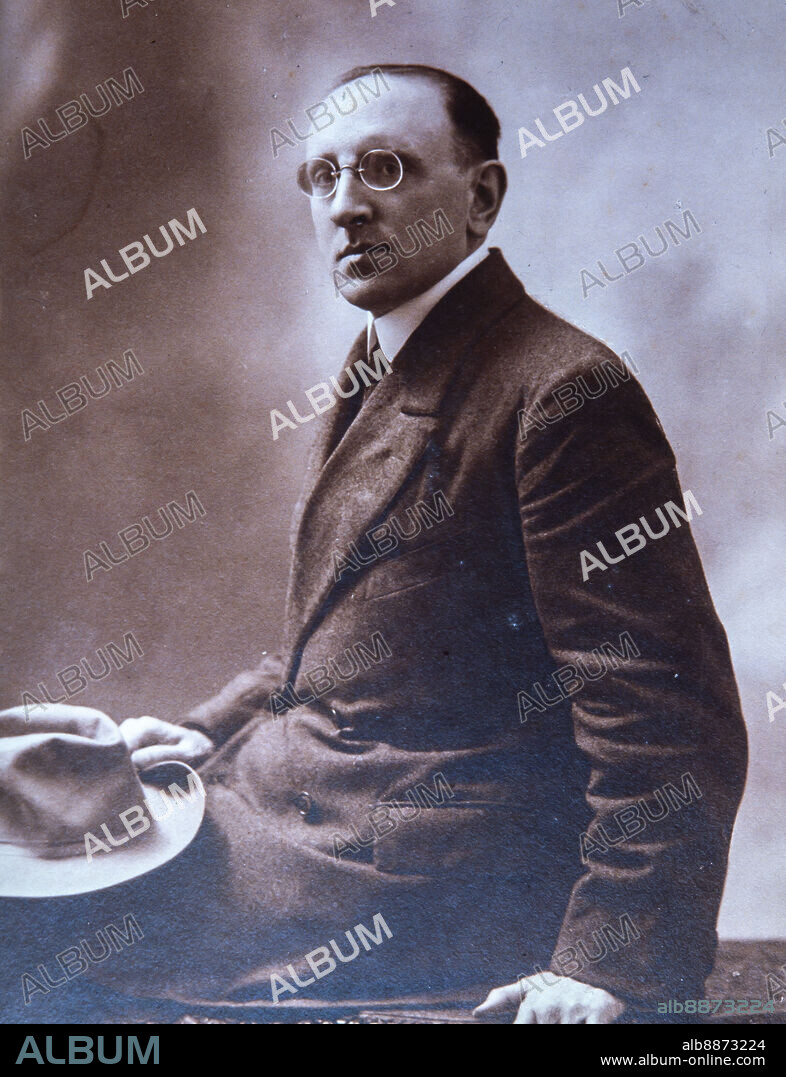 Ramon Miquel i Planas (Barcelona, 7 de agosto de 1874 -26 de julio de 1950) fue un bibliófilo dedicado al libro: editor, traductor, empresario, ensayista, investigador, escritor, poeta, bibliógrafo, historiador de la lengua y la literatura catalanas.
