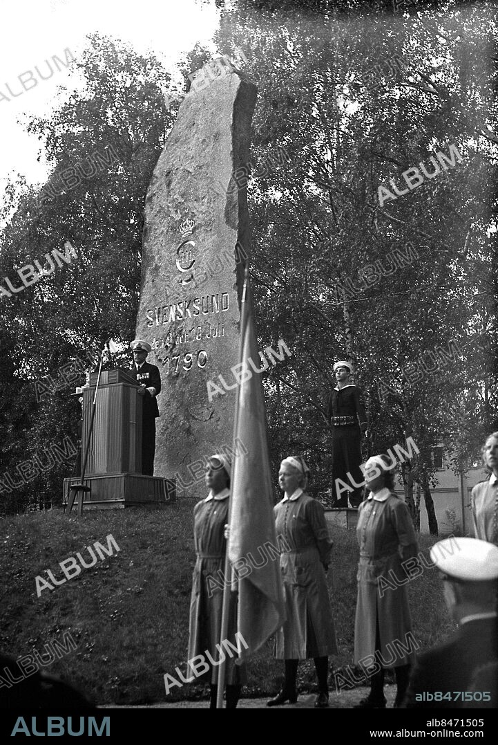 ARKIV 1940. 150-årsminnet av Sveriges seger över Ryssland vid Svensksund i Finland firas. 9 juli 1790 besegrade den svenska skärgårdsflottan under ledning av Gustaf III ryssarna i ett stort sjöslag där den ryska flottan till antalet fartyg var överlägsen den svenska till en början men där ryssarna till sist tvingades retirera och erkänna sig besegrade.. War memorial.. Foto:Scanpix Historical/1900. Scanpix Sweden.