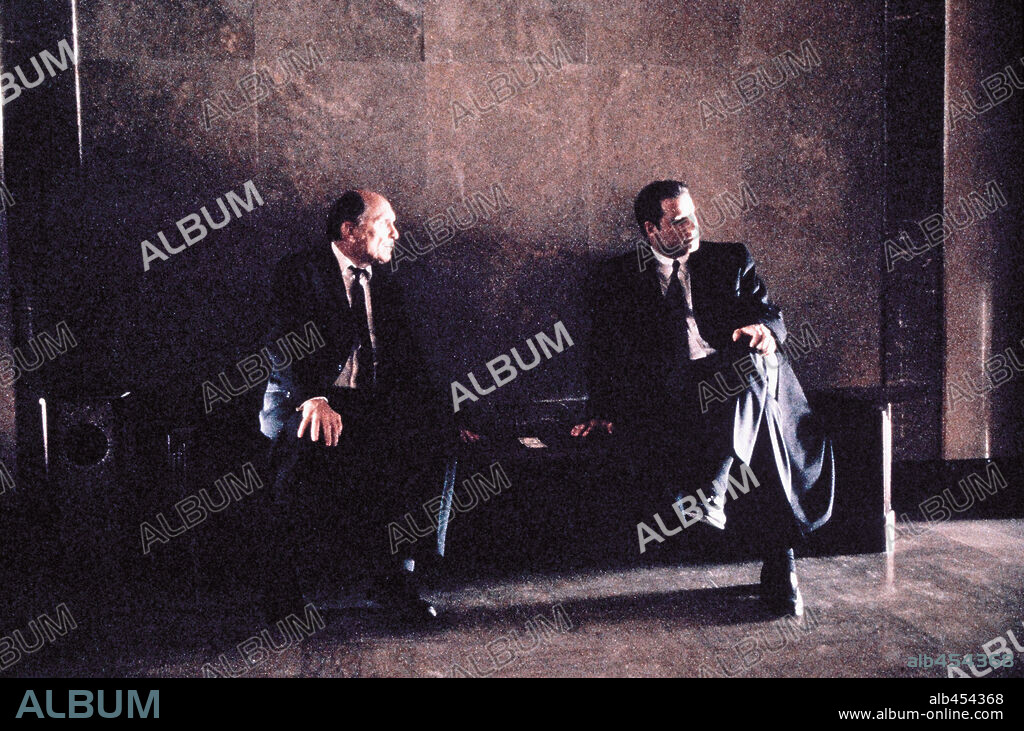 JOHN TRAVOLTA y ROBERT DUVALL en CIVIL ACTION, A-ACCION CIVIL, 1998 (A CIVIL ACTION), dirigida por STEVEN ZAILLIAN. Copyright PARAMOUNT PICTURES / JAMES, DAVID.
