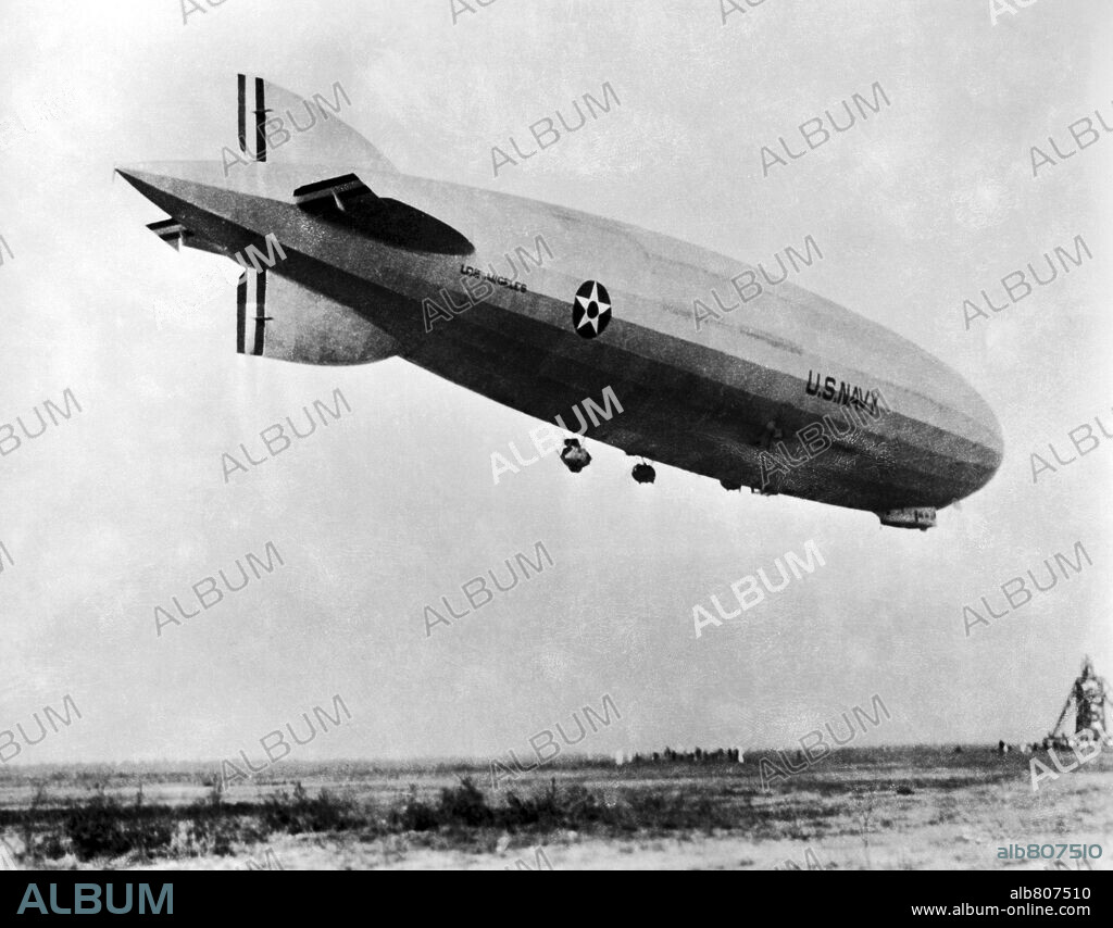 DIRIGIBLE, 1931, directed by FRANK CAPRA. Copyright COLUMBIA PICTURES.