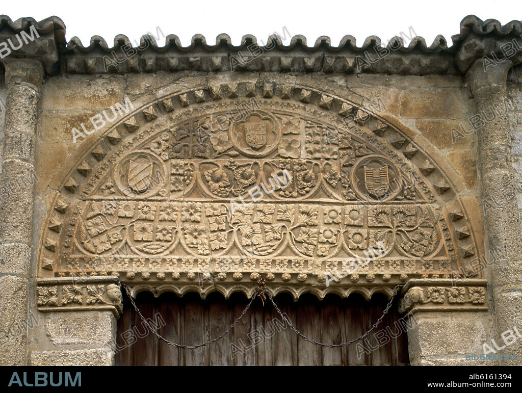 TIMPANO DE LA PORTADA DEL PALACIO DONDE SE REDACTARON LAS LEYES DE TORO EN 1505.