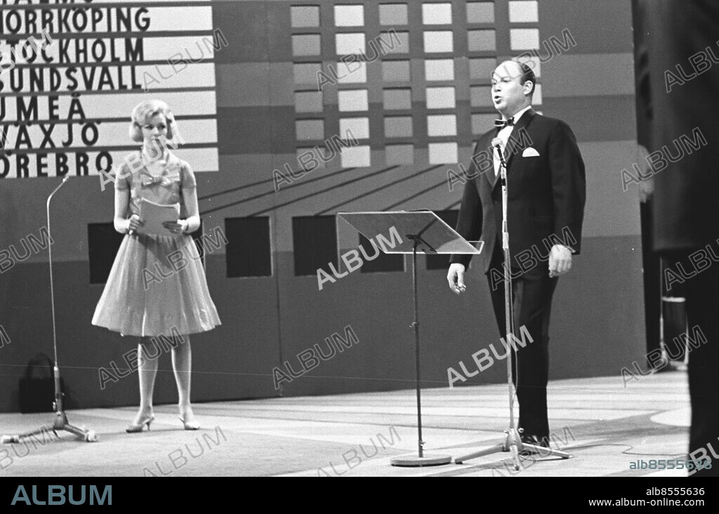 Melodifestivalen 1965 på Cirkus i Stockholm Invar Wixell sjunger samtliga bidrag Programledare Schlager Sångare persons: Birgitta Sandstedt ;Ingvar Wixell sites: STOCKHOLM ;SVERIGE.