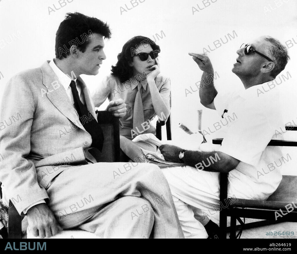 AVA GARDNER, BILL TRAVERS and GEORGE CUKOR in BHOWANI JUNCTION, 1956, directed by GEORGE CUKOR. Copyright M.G.M.