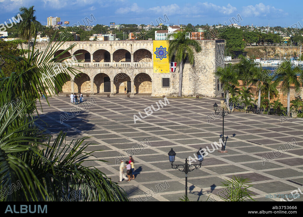 Plaza Espana, Alcazar de Colon, Colonial Zone, UNESCO World Heritage Site, Santo Domingo, Dominican Republic, West Indies, Caribbean, Central America.