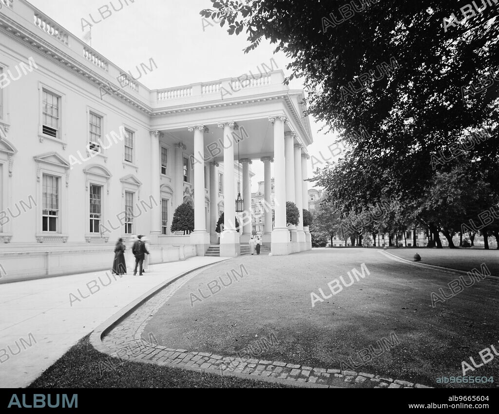 White House entrance, Washington, D.C., between 1910 and 1920.