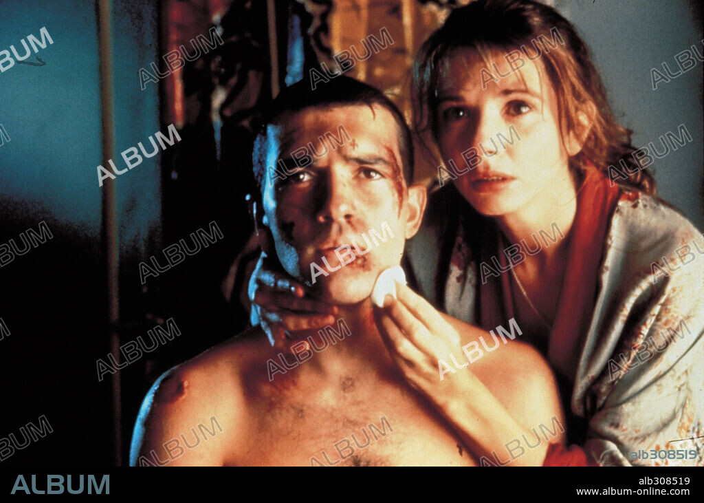 ANTONIO BANDERAS y VICTORIA ABRIL en ATAME, 1989 (ATAME!), dirigida por PEDRO ALMODOVAR. Copyright EL DESEO S.A./CIBY 2000.