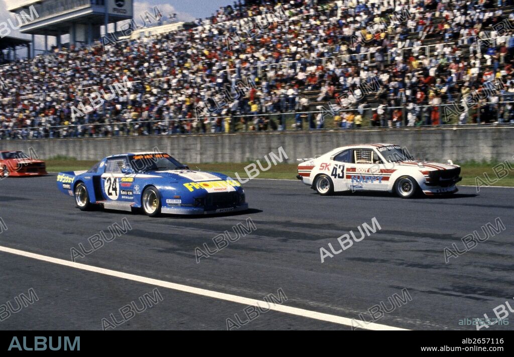 No24 Isami Amemiya-Haruo Inoue-Satoshi Egura's Maxda RX-7, No43 Shin'ichi Katsuki-Yoshio Ishikawa-Mitsuo Sekiguchi's Mazda Savanna RX-3. Fuji 1000kms at Fuji Speedway. Japan, 3 Oct 1982.