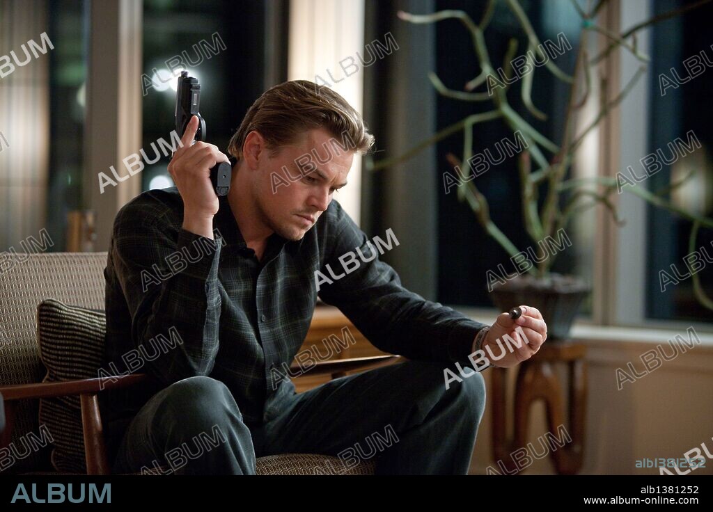 di caprio. Leonardo DiCaprio en ORIGEN, 2010 (INCEPTION), dirigida por CHRISTOPHER NOLAN. Copyright WARNER BROSS PICTURES/SYNCOPY/LEGENDARY PICTURES.