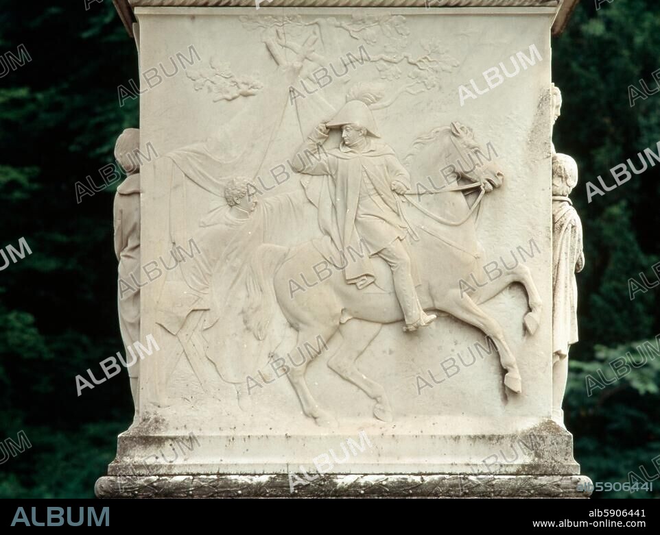Putbus / Rügen Relief am Denkmal Fürst Wilhelm Malte I., 1859 (Putbus / , Mecklenburg-Vorpommern, DEU) Lisa Hammel.