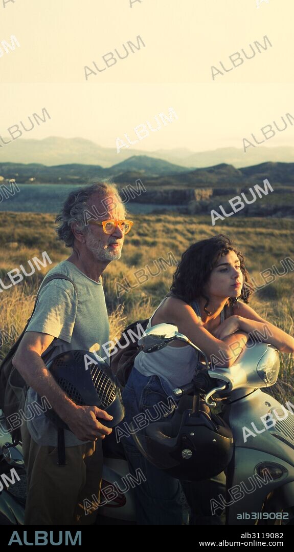 FERNANDO COLOMO y OLIVIA DELCAN en ISLA BONITA, 2015, dirigida por FERNANDO COLOMO. Copyright COCA-COLA IBERIA PARTNERS/COMBA FILMS/FUNDACION ATLANTIC COP.