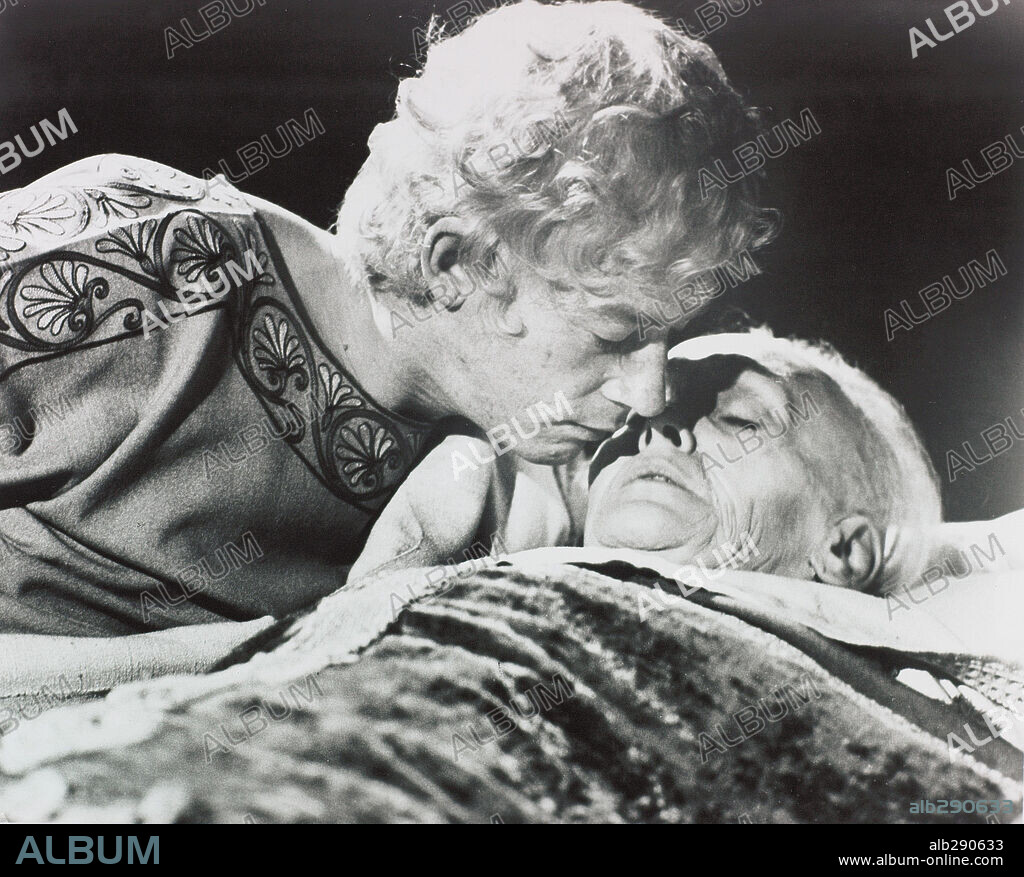 JOHN HURT y SIAN PHILLIPS en YO, CLAUDIO-TV, 1976 (I, CLAUDIUS-TV). Copyright BBC/LONDON FILM PRODUCTIONS.