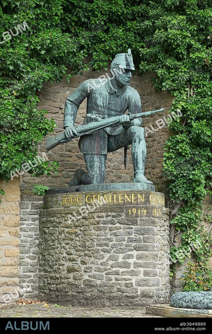 Monument to the fallen Goslarer Jäger soldiers, World War I, sculptor Hans Lehmann-Borges, Goslar, Lower Saxony, Germany