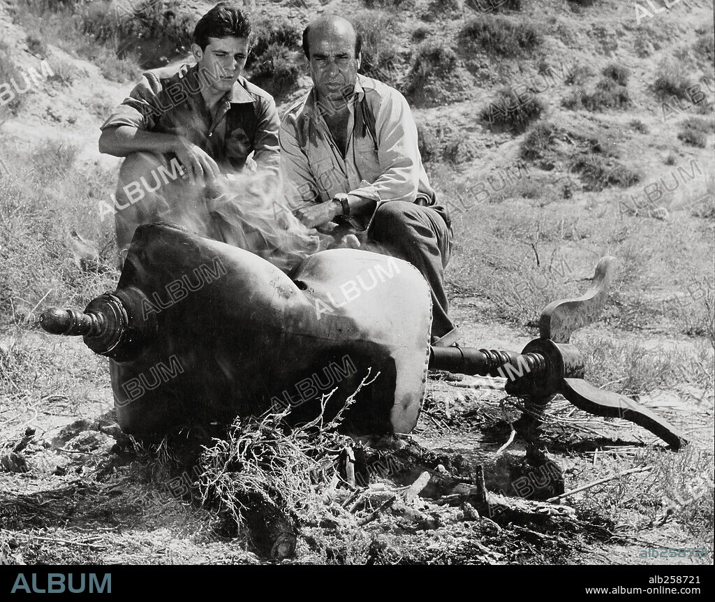 EMILIO GUTIERREZ CABA y JOSE Mª PRADA en LA CAZA, 1966, dirigida por CARLOS SAURA. Copyright ELIAS QUEREJETA, P.C.